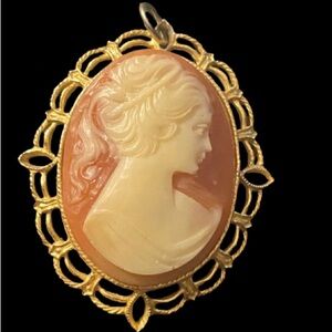 Elegant Gold Tone Filigree Frame Relief Carving Cameo Pendant Necklace Victorian